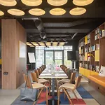 Moxy Paris 4*