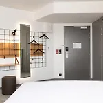 Moxy Paris 克拉马