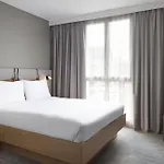 Moxy Paris