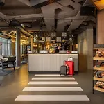 Otel Moxy Paris 4*