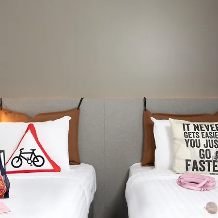 Hotel Moxy Paris 3*