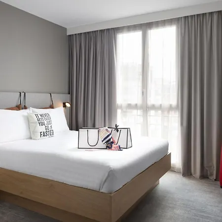 Moxy Paris