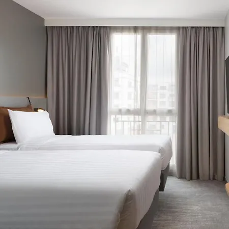 Moxy Paris Hotel 3*