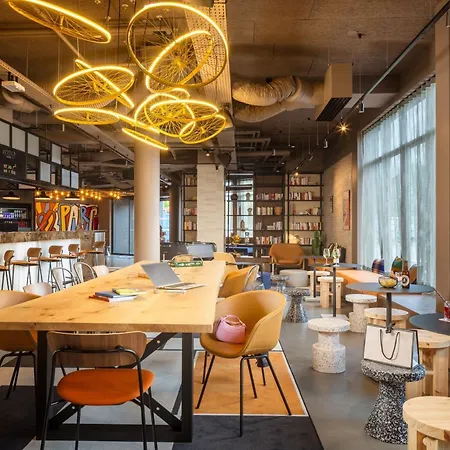 Moxy Paris Hotel Clamart