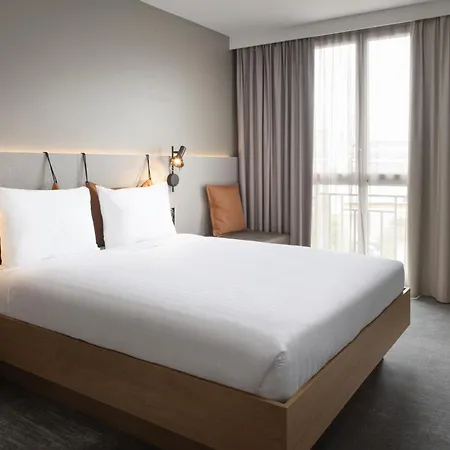 Moxy Paris 4*