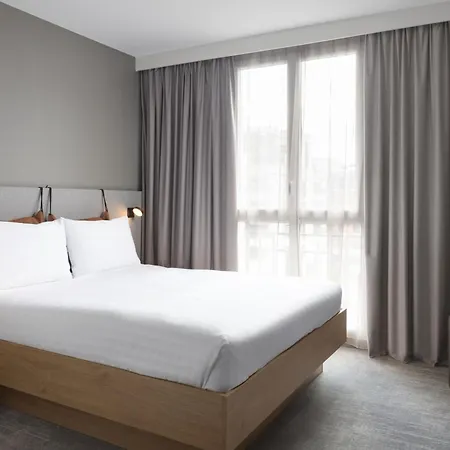 Moxy Paris Hotel 3*