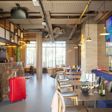 Moxy Paris Hotel
