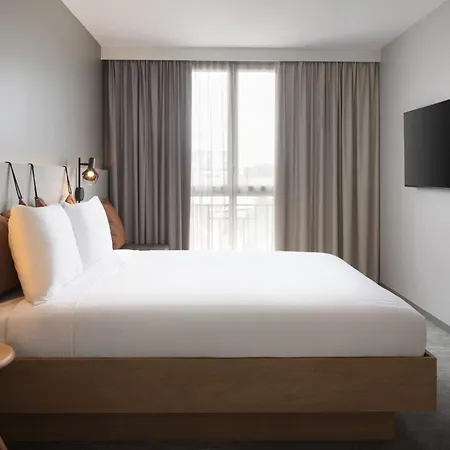 Hotel Moxy Paris 4*