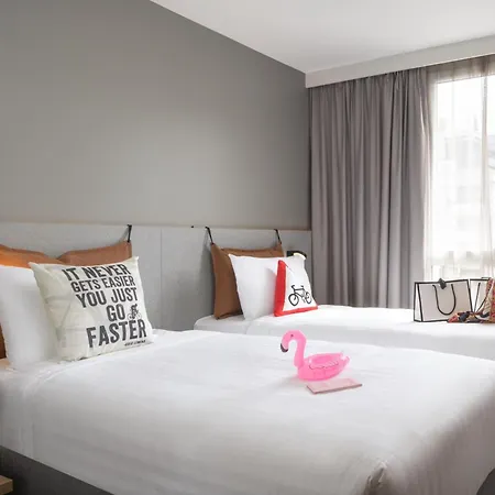 Moxy Paris 4*