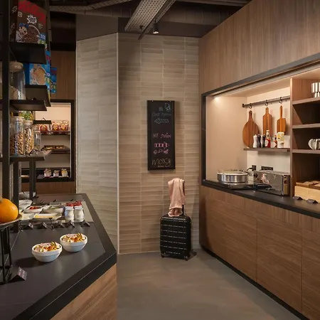 Hotel Moxy Paris 3*