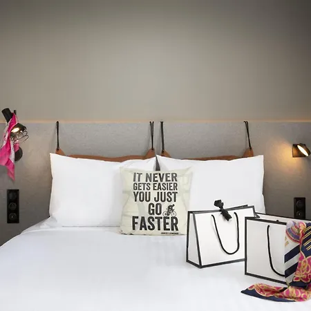 Moxy Paris Hotel 4*