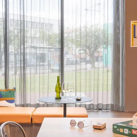 Hotel Moxy Paris 4*