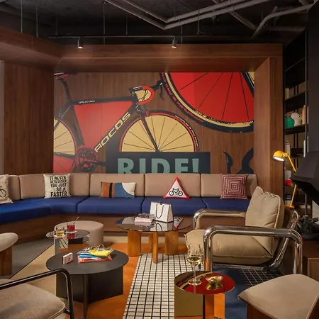 Hotel Moxy Paris 4*