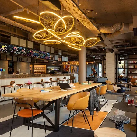 Moxy Paris Hotel Clamart