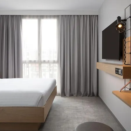 Moxy Paris 3*