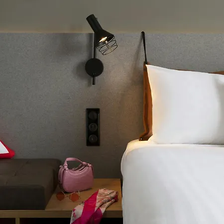 Moxy Paris