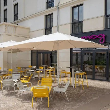Moxy Paris Hotel