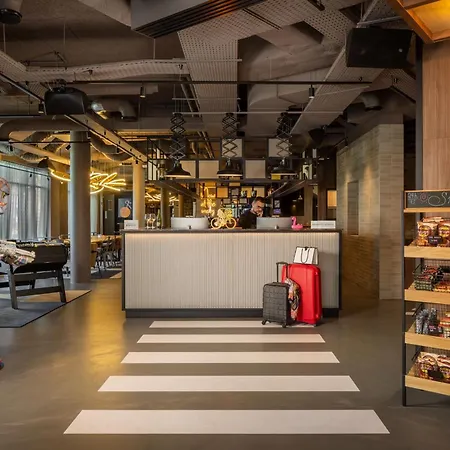 Hotel Moxy Paris 4*