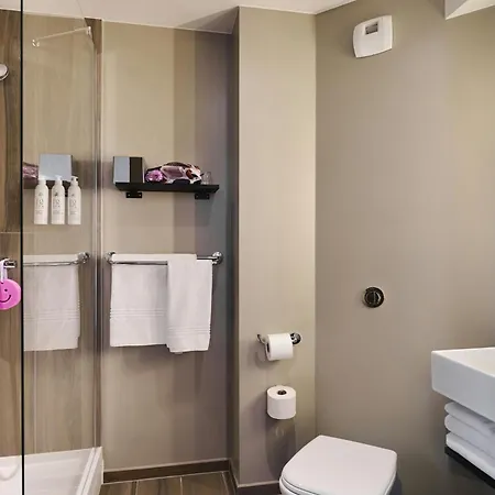 Moxy Paris Hotel Clamart