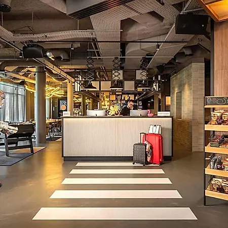 Moxy Paris