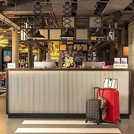 Moxy Paris Hotel Clamart