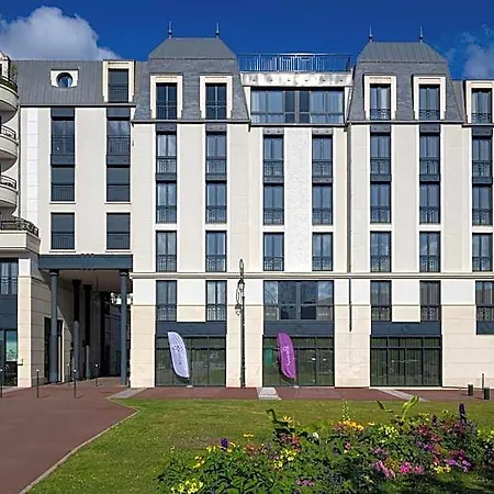 Hotel Moxy Paris Clamart