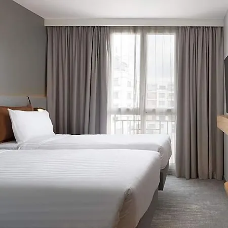 Moxy Paris 4*