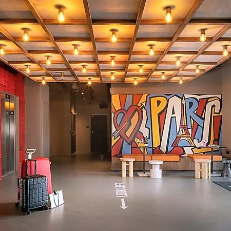 Hotel Moxy Paris 4*