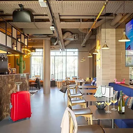 Hotel Moxy Paris 4*