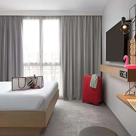 Moxy Paris