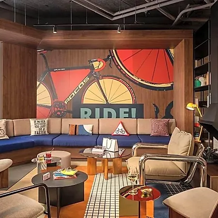 Hotel Moxy Paris 4*