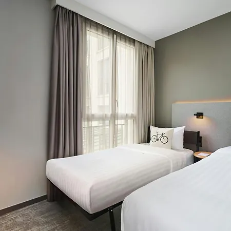 Moxy Paris