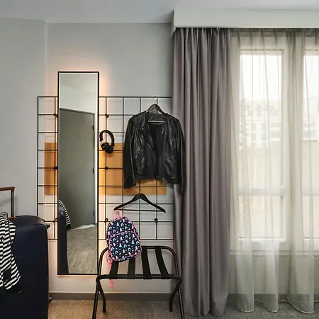 Moxy Paris 4*