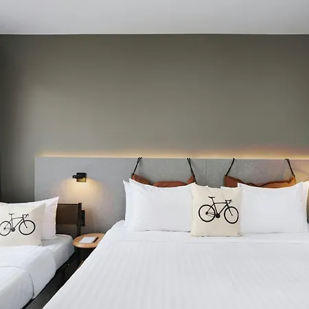 Moxy Paris
