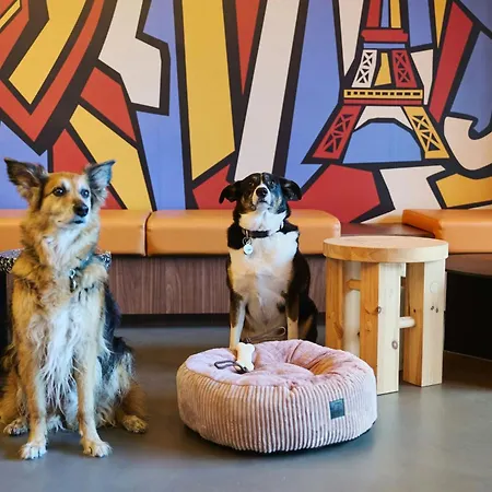 Moxy Paris Hotel Clamart