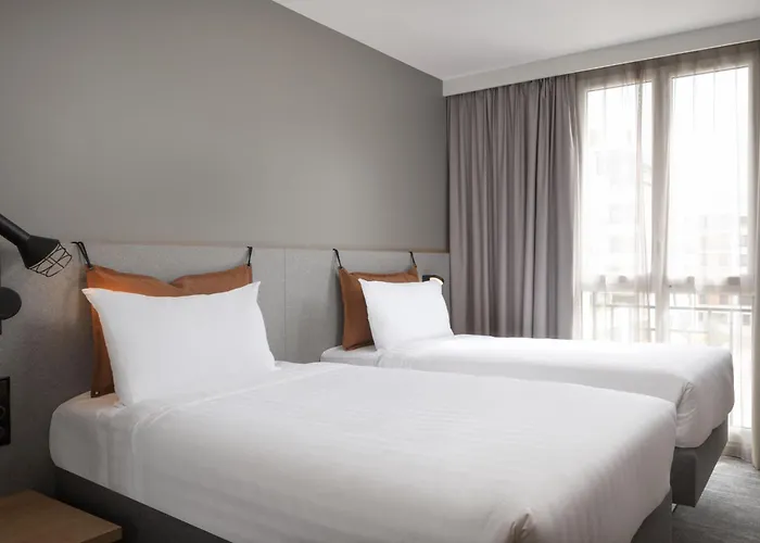 ホテル Moxy Paris クラマール